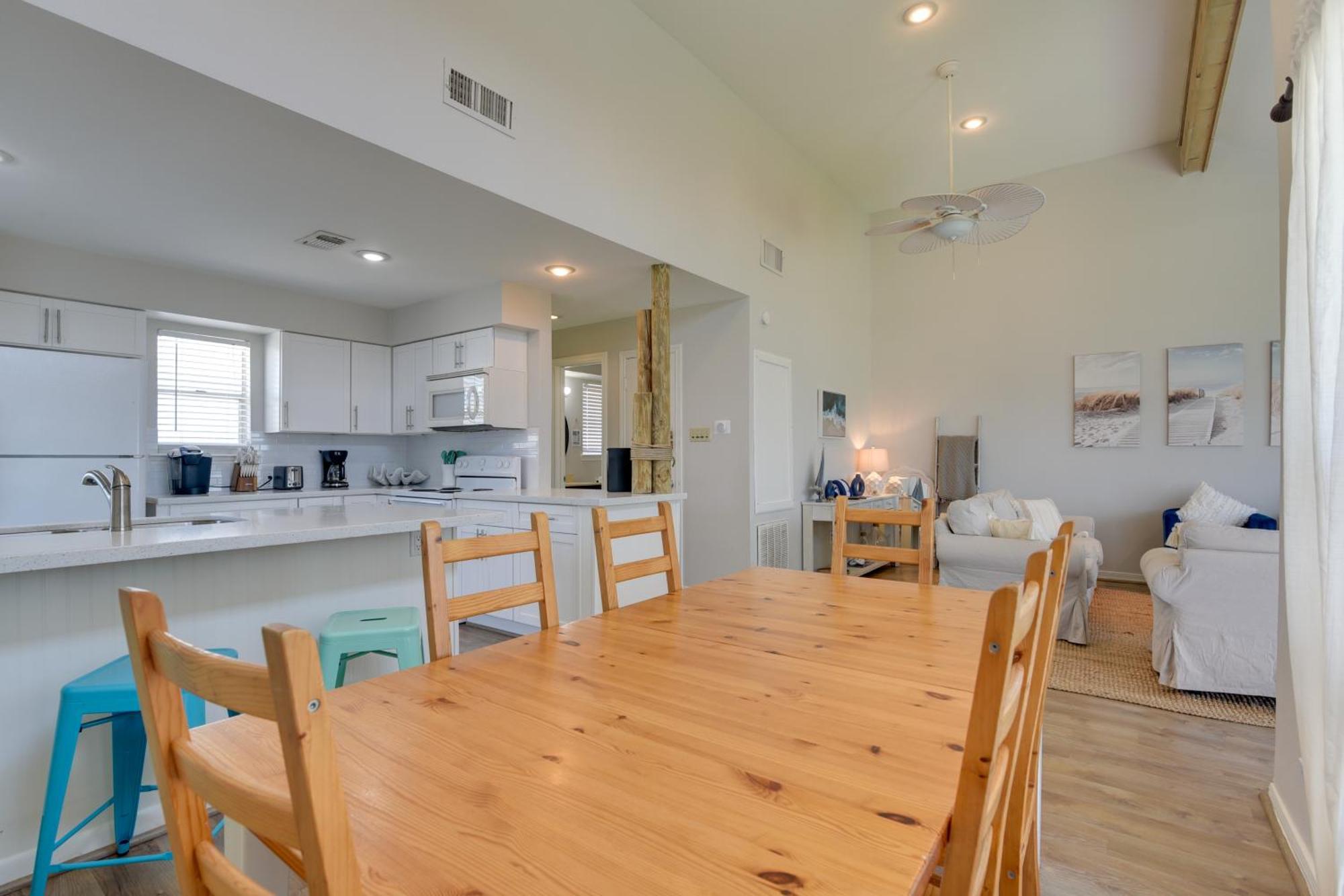 Galveston Townhome With Balconies Walk To Beach! Exteriör bild