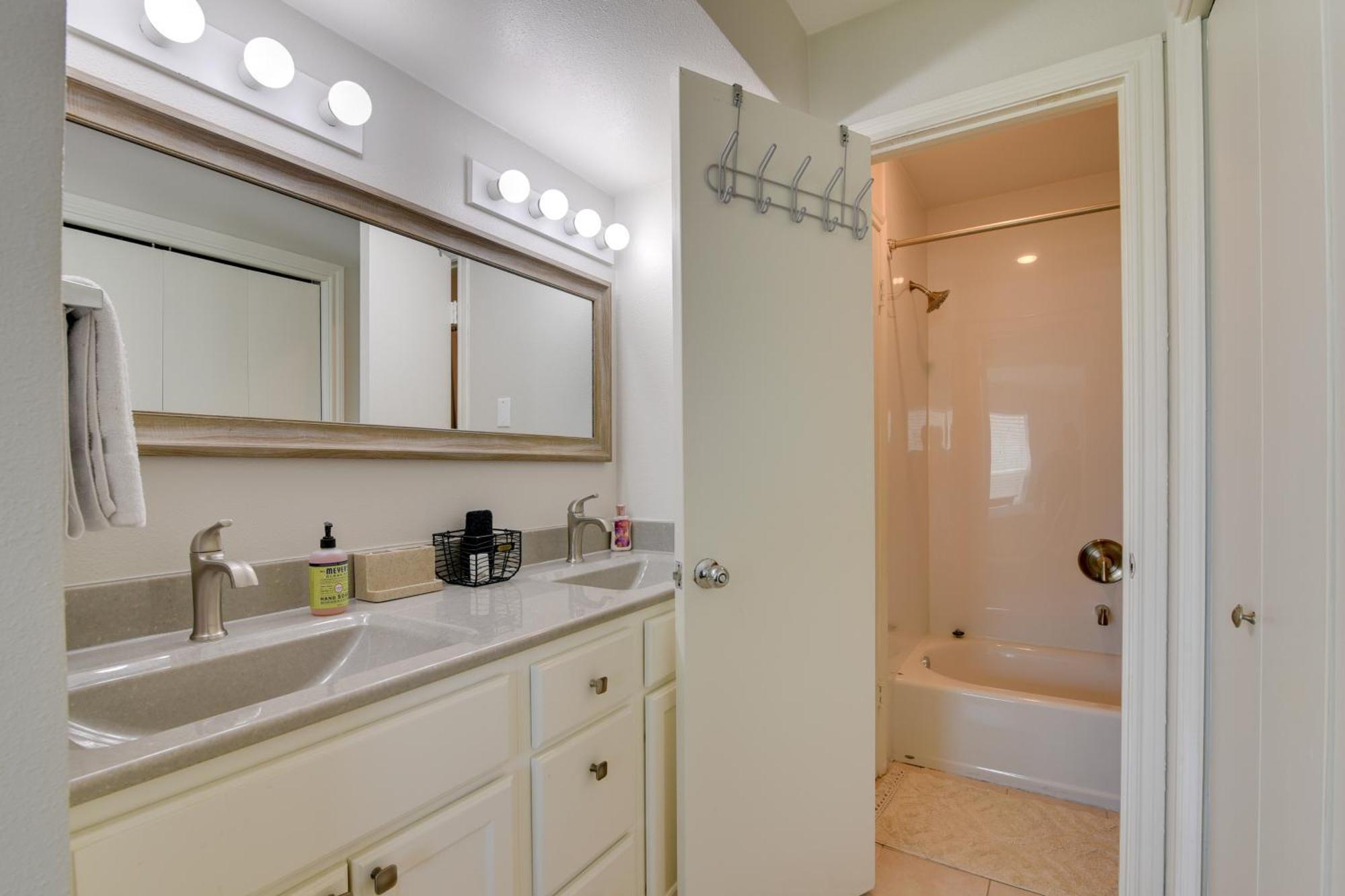 Galveston Townhome With Balconies Walk To Beach! Exteriör bild